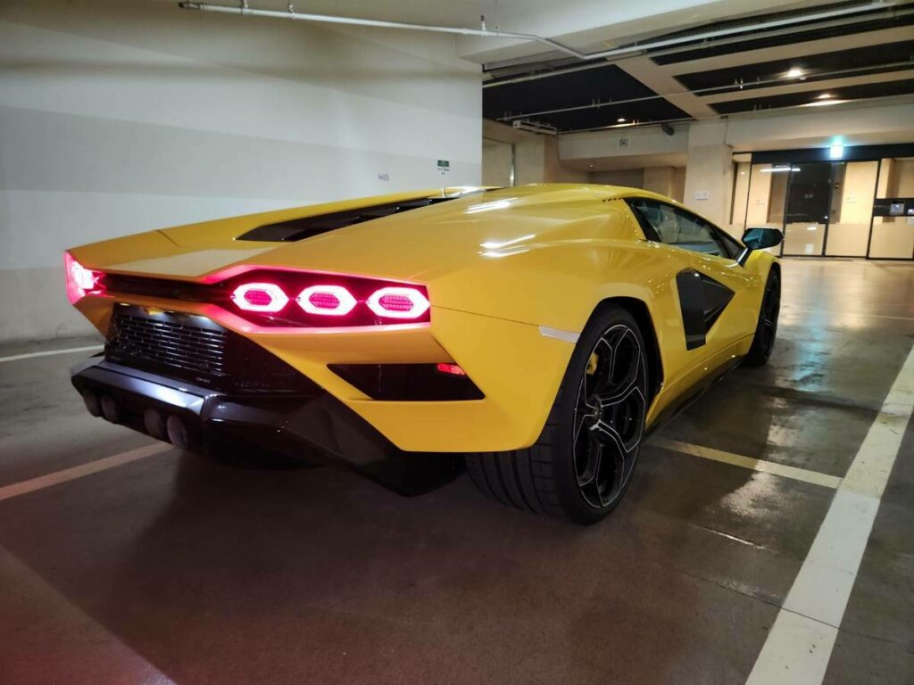 Someone Is Trying To Sell A New Lamborghini Countach LPI 800-4 On Craigslist