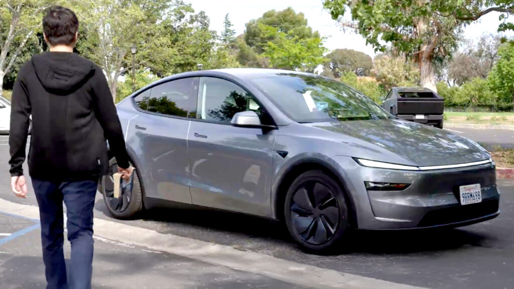  Tesla Quietly Launches Robotaxi Rideshare App For Employees