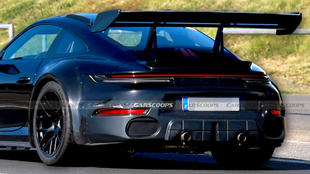  New Porsche 911 GT2 RS Flaunts Its Huge Fenders Because A GT3 RS Is Just Too Skinny
